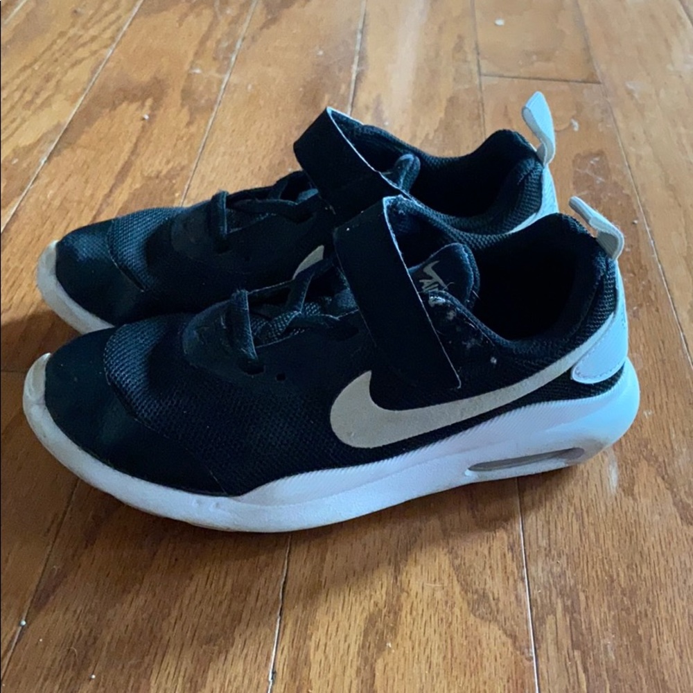 Boys Black Nike’s